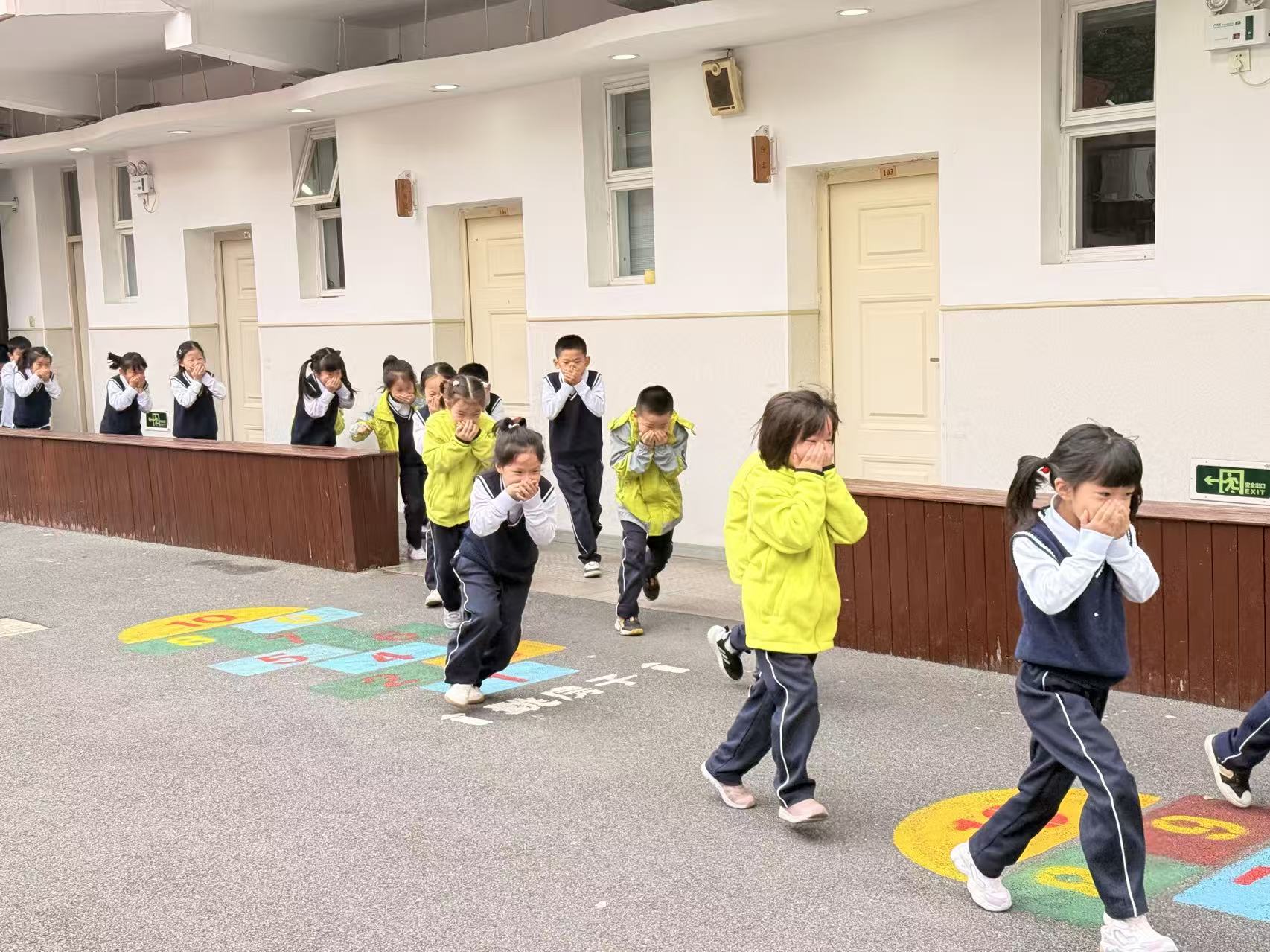 1762311697419418.jpg 逃生演练.jpg